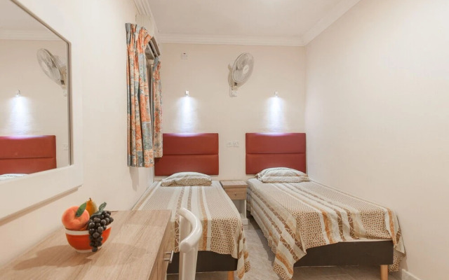 Pool and Sea, charming Merill Apart 5