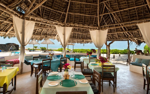 Driftwood Beach Lodge