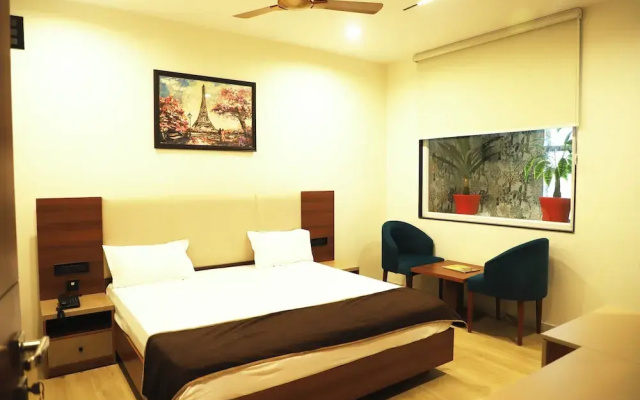 Hotel Devki Inn
