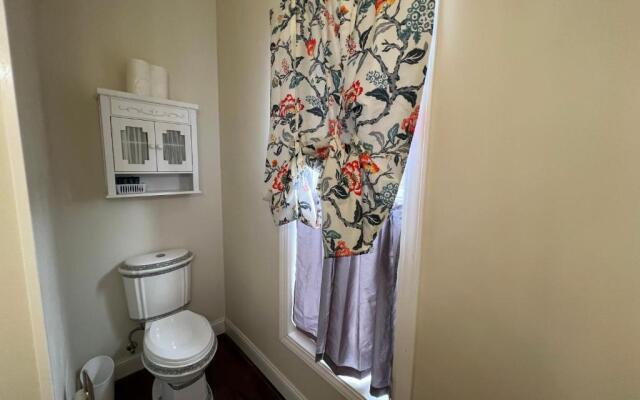 Holland Farmhouse Inn B & B