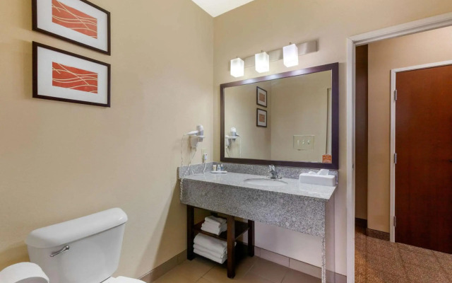 Comfort Inn & Suites Page at Lake Powell