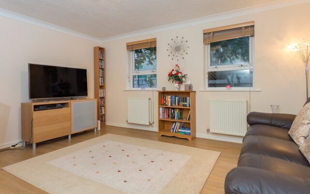 2 Bedroom Flat 2 Minutes from the River