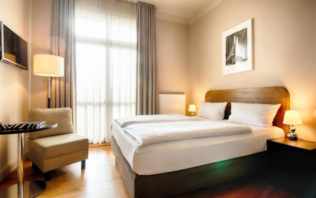 Mondrian Suites Berlin Checkpoint Charlie