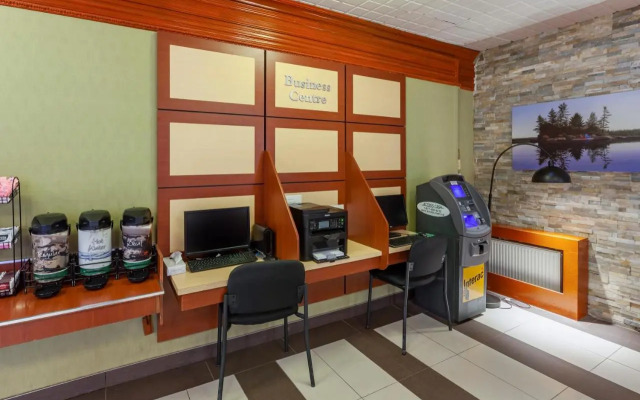 Econo Lodge Inn & Suites Toronto Airport
