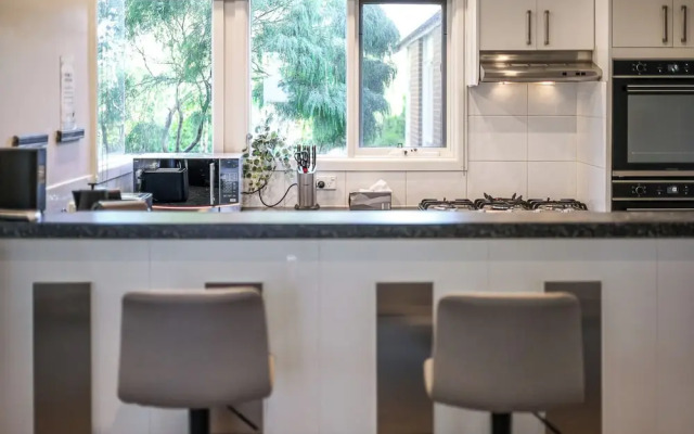 StayAU Gorgeous 5BR BBQ Home Geelong