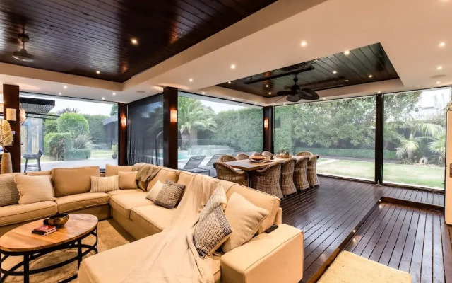 Peninsula Villa Retreat With Pool Hot Tub