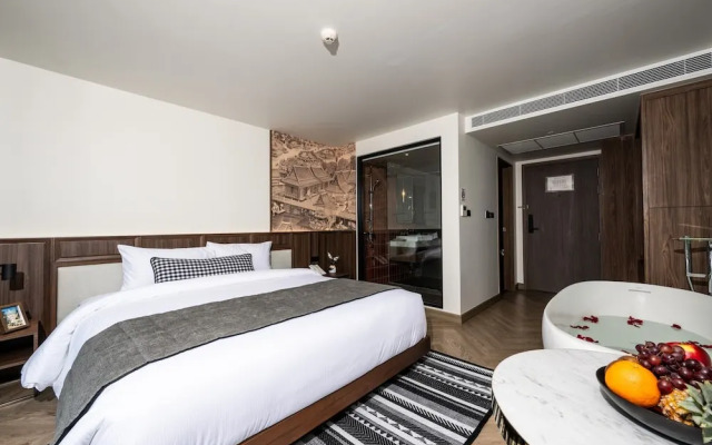 We Hotel Riverfront