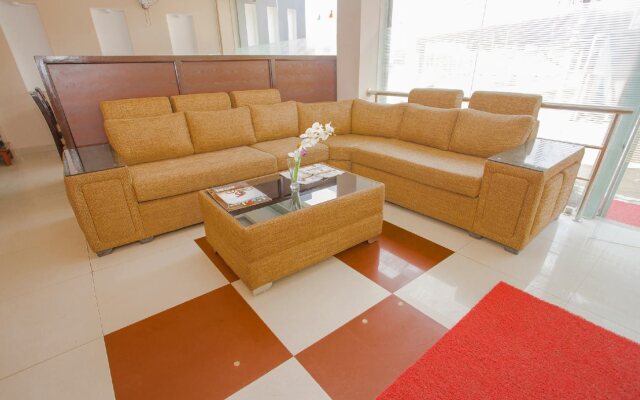 OYO 136 Hotel Om Plaza