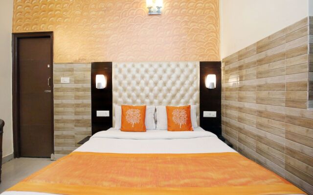 OYO 12155 Hotel Awdesh Inn