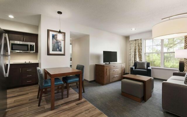 Homewood Suites by Hilton Kansas City-Airport