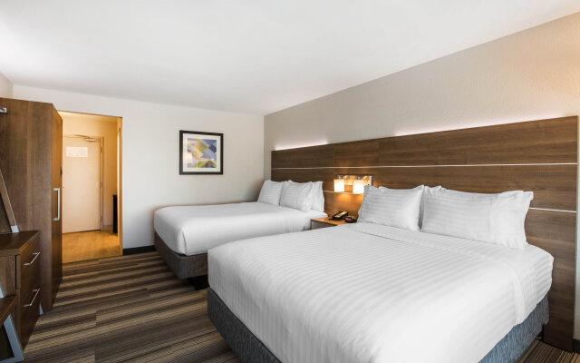Holiday Inn Express & Suites Ludington by IHG
