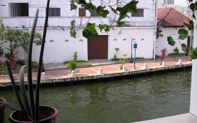 River One Residence - Hostel