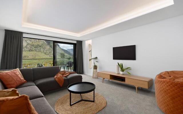 Arthur's point+Hot Tub+Balcony+3 bathrooms