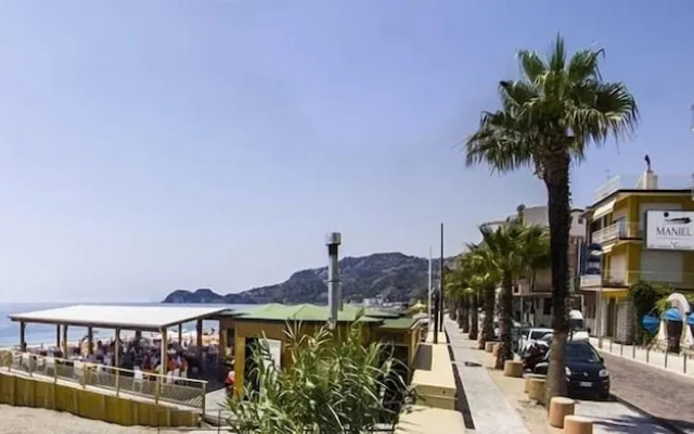 Maniel Beach Hotel
