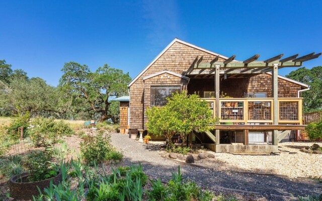 Healdsburg Home With Magnificent Vineyard View 2 Bedroom Home by Redawning