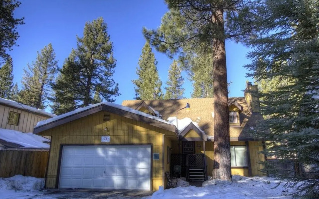 Bambi's Bunkhouse 3 Bedroom Home by RedAwning