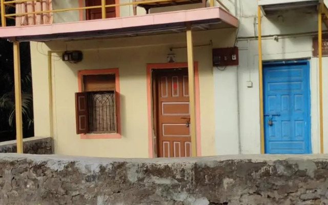 Parvati Niwas Homestay -Nearby Revdanda Beach & Fort - WiFi available