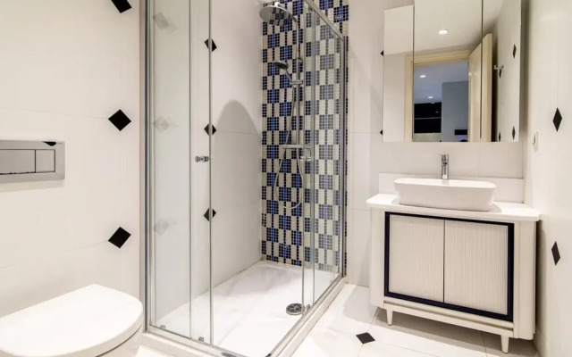 Cozy Flat Near Popular Attractions in Beyoglu