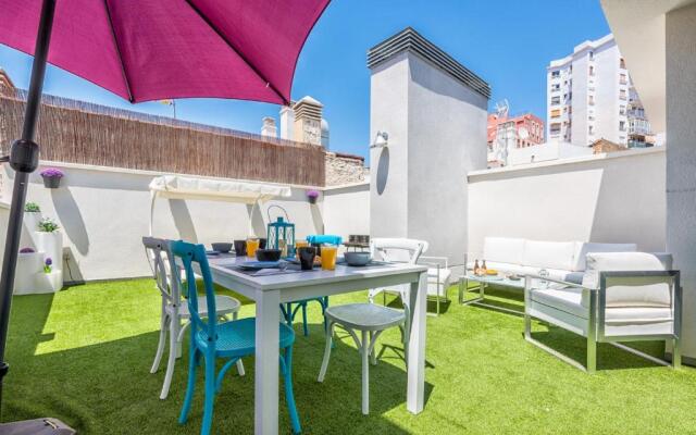 Atico terraza privada piscina centro ac nuevo 1hab