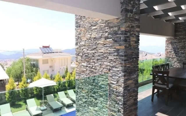 Villa Joy 2 by JoyLettings