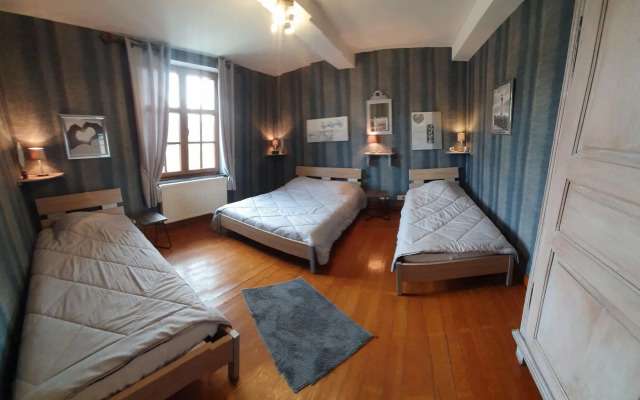 Luxurious Holiday Home with Garden in Gimnee