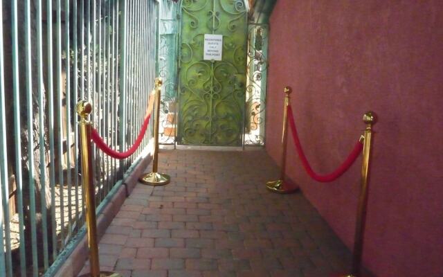 Woodland Hills Calabasas Guesthouses