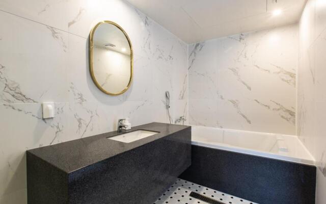 Brown Dot Gijang Yeonhwari