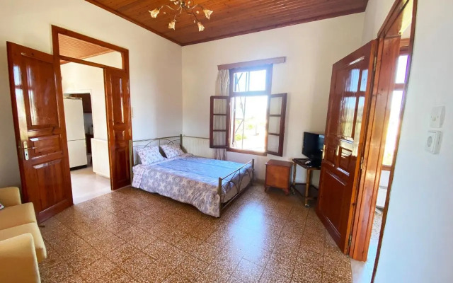Dusk Apartments with Stunning Mountain View (Adults Only)