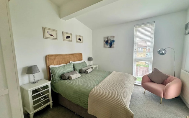 3 Bed-sleeps 6-garden-parking-pets