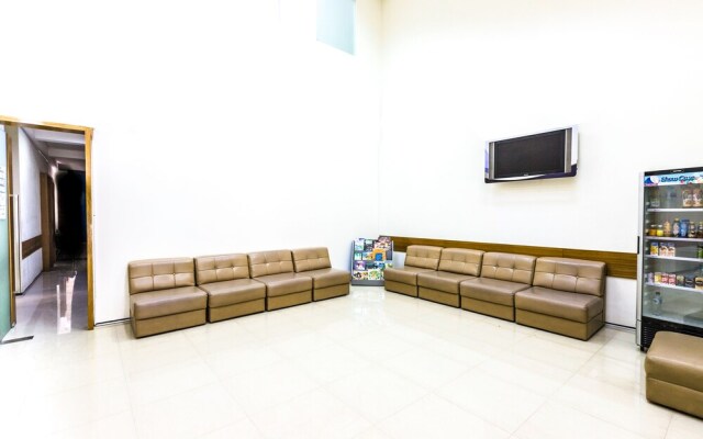 Moes Residence by OYO Rooms