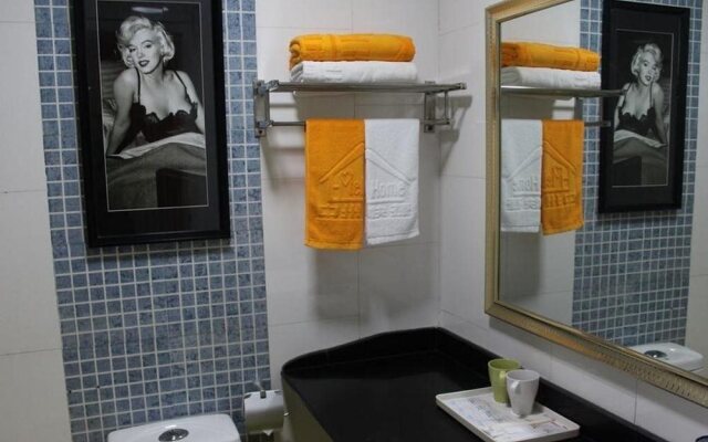 Zhongzhou Hotel (XingHe Road)