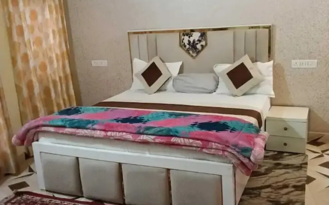 OYO 70117 Shivanand Hotel