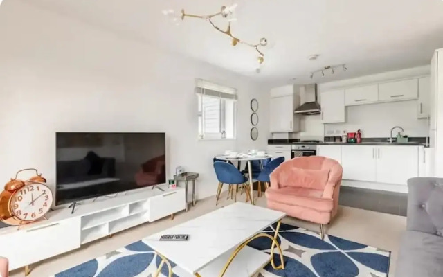 Stunning Modern Apartment in Rochester, England