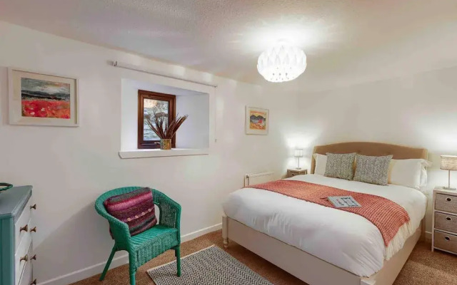 Ground Floor Apartment W/large Enclosed Garden
