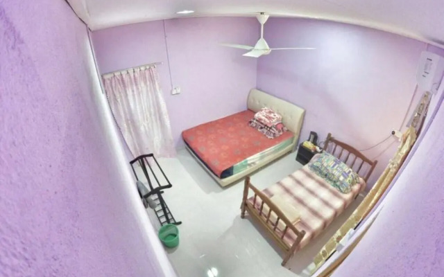 Merkang Guesthouse Pasir Puteh by OYO