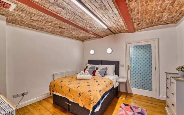 Host Stay The Basement on the Tything