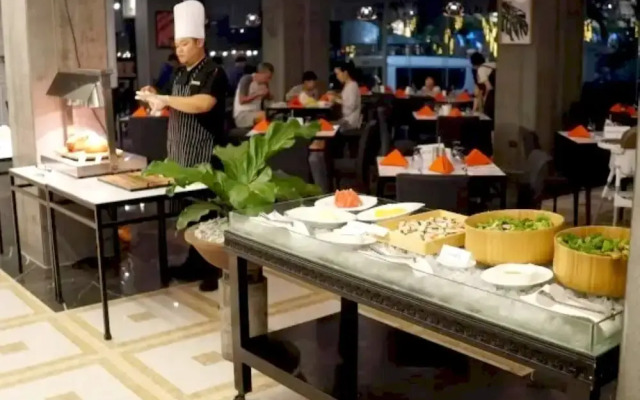 Hevea Hotel & Resort