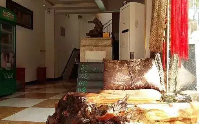 Luodian Chuncheng Hotel