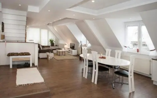 d.Five Riverside Deluxe Apartment