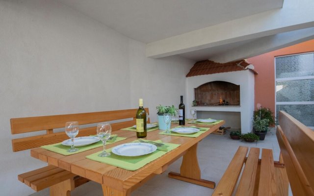 Nice Home in Baska Voda With Wifi and 1 Bedrooms