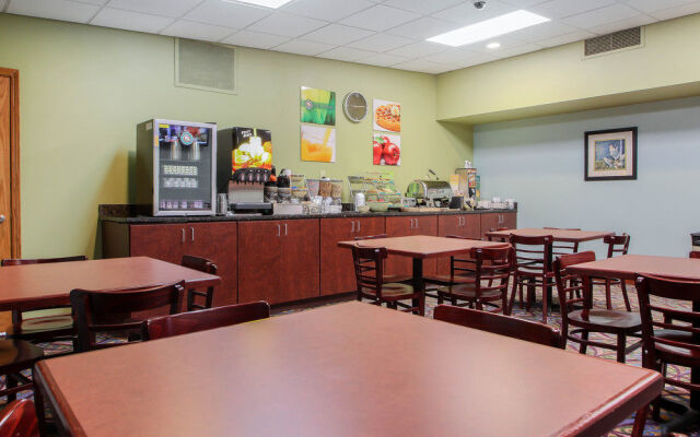 Quality Inn and Suites Beaver Dam