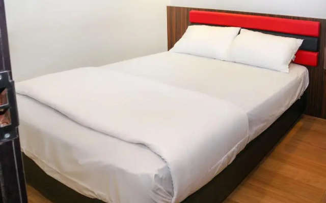 OYO 90027 Happy Hotel