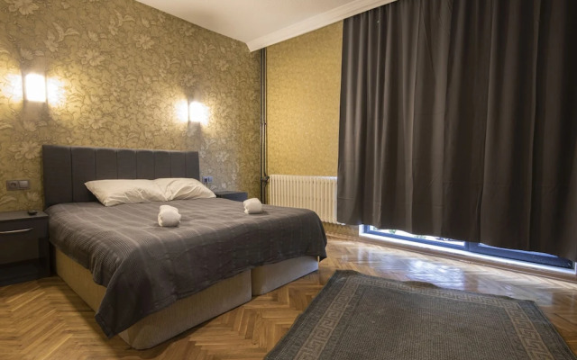 Ares Business Suit Hotel