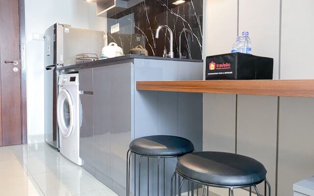 Cozy Living And Warm Studio Apartment At West Vista