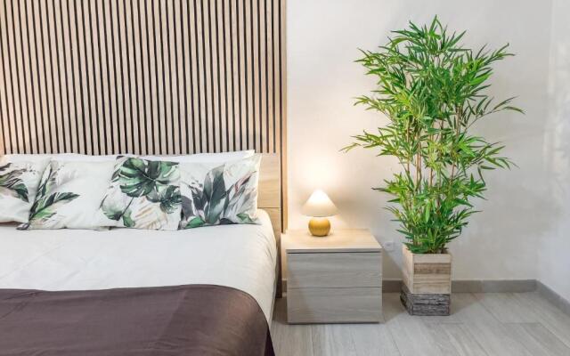 Demetra Seafront Apartment - Parking & Pool