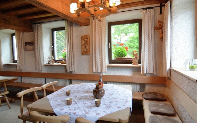 Magnific Holiday Home in Perlesreut Near Forest