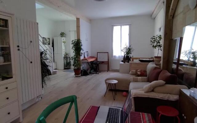 belle chambre sur terrasse à 3 min de la gare