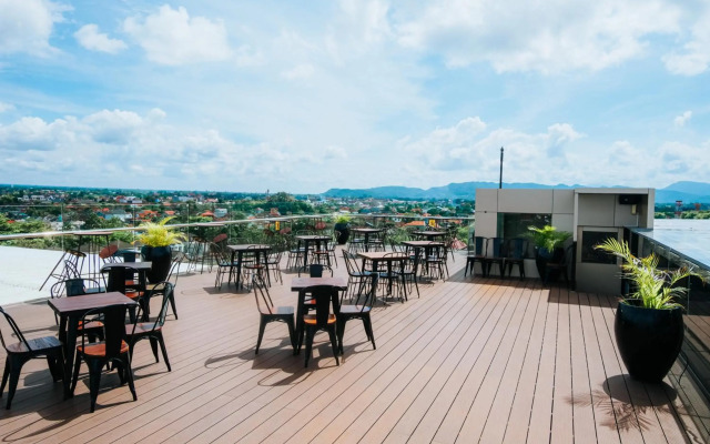 Platinum Adisucipto Hotel & Conference
