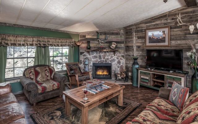 Buckhorn Cabin - Three Bedroom Cabin