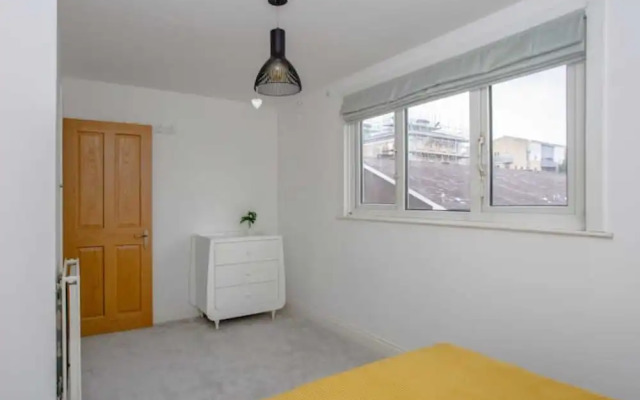 Spacious 3 Bedroom Apartment With Large Balcony